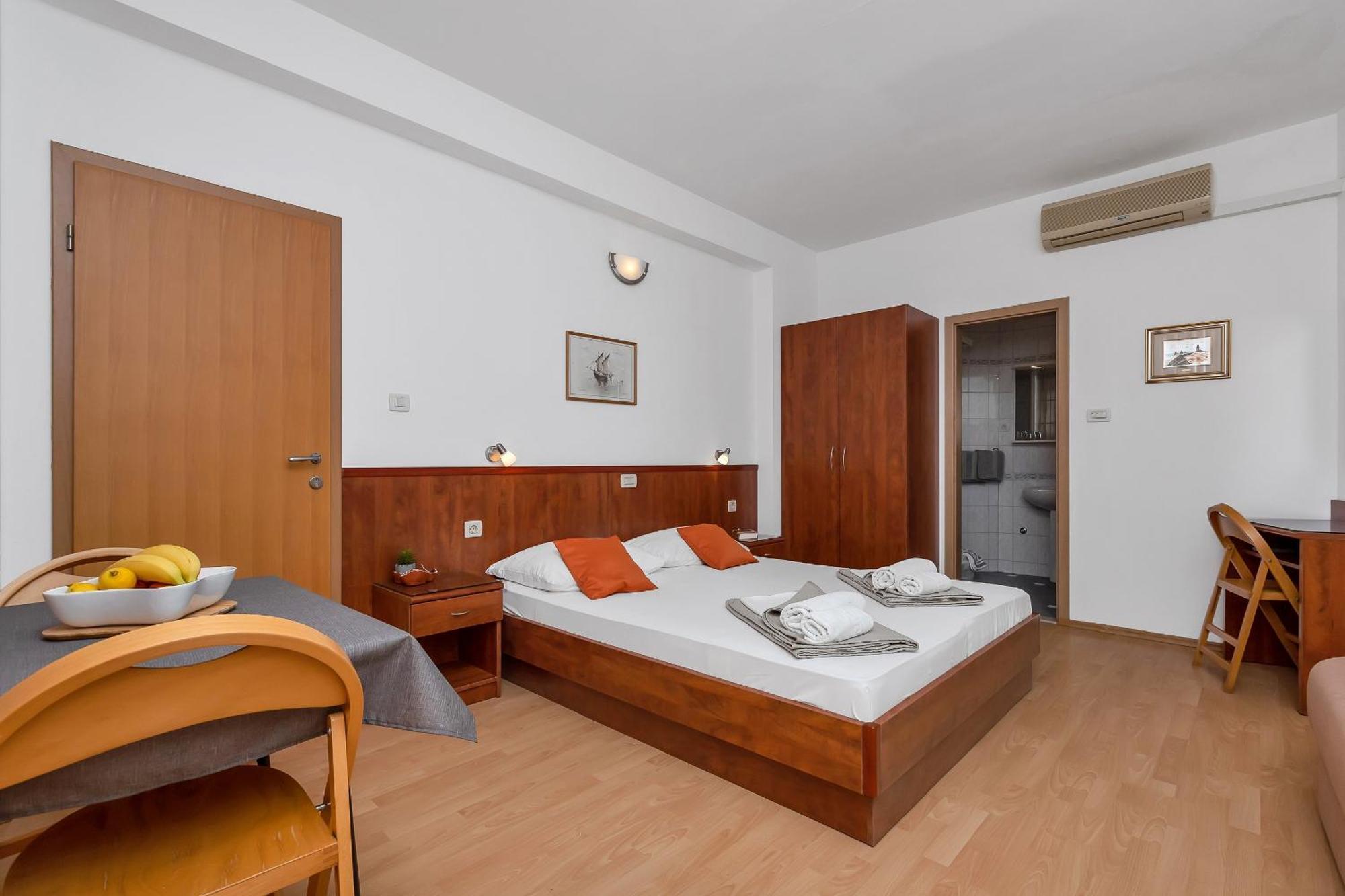 Apartments&rooms by the sea Baska Voda, Makarska - 2578 Rum bild